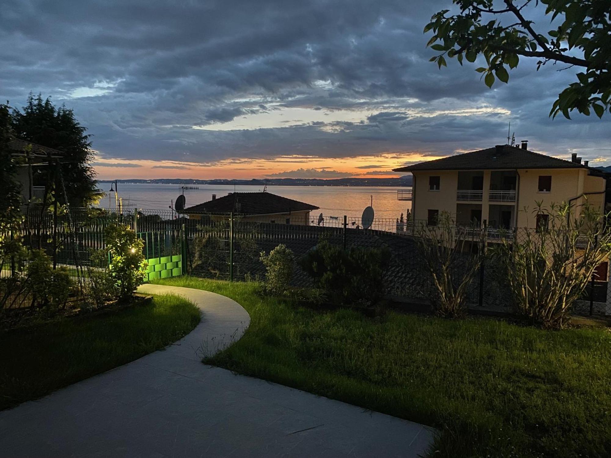 Oleander House Apartments Torri Del Benaco Exterior foto